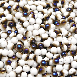 100ks České skleněné mačkané korálky kulička 4mm bílá/ azuro polopokov