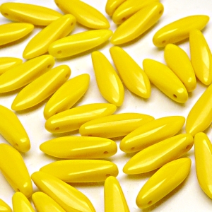 30ks České skleněné mačkané korálky jazýčky 5x16mm sytá žlutá