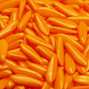 30ks České skleněné mačkané korálky jazýčky 5x16mm sytá oranžová