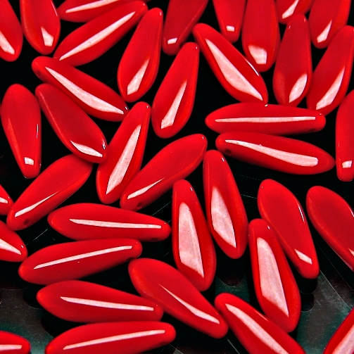 30ks České skleněné mačkané korálky jazýčky 5x16mm červený korál