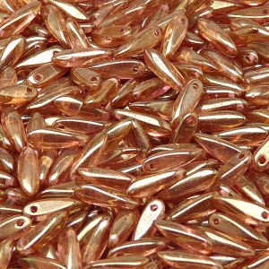 50ks České skleněné mačkané korálky jazýčky 3x11mm čirá/ červený listr