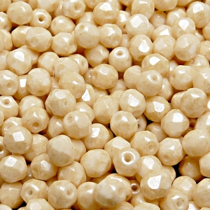 50ks České skleněné broušené ohňovky kulička 6mm bílá/ béžový listr