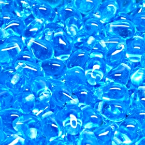 30ks České skleněné mačkané korálky kapky 6x9mm světlá akva