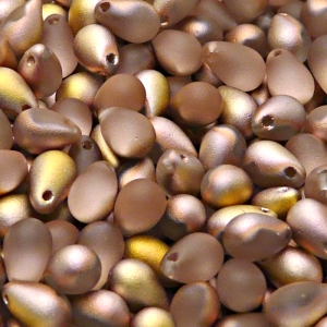 30ks České skleněné mačkané korálky kapky 6x9mm čirá/ gold capri polopokov mat