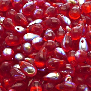 30ks České skleněné mačkané korálky kapky 6x9mm rubín/ AB polopokov