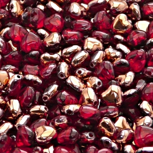 50ks České skleněné mačkané korálky srdíčko 6mm rubín/ gold capri polopokov