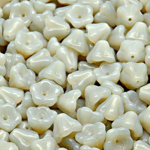 30ks České skleněné mačkané korálky zvonečky 6x8mm šedý opál