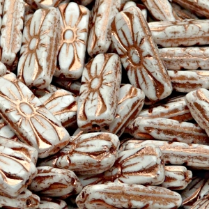 8ks České skleněné mačkané korálky obdelník 20x8mm bílá/ bronyový zátěr