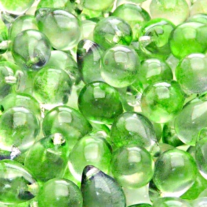 10ks České skleněné mačkané korálky kapky 10x14mm čirá/ zeleno-modrý dvoubarevný stříkaný dekor