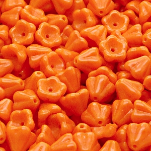 30ks České skleněné mačkané korálky zvonečky 6x8mm sytá oranžová
