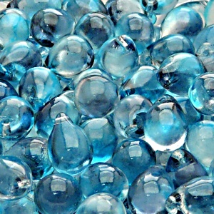 10ks České skleněné mačkané korálky kapky 10x14mm čirá/ modro-azurový dvoubarevný stříkaný dekor