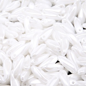 50ks České skleněné mačkané korálky jazýčky 3x11mm bílá/ bílý listr