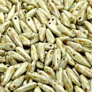 50ks České skleněné mačkané korálky jazýčky 3x11mm bílá/ zeleno hnědý senegal listr