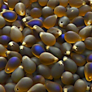 30ks České skleněné mačkané korálky kapky 6x9mm topas/ azuro polopokov mat