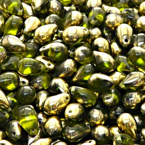 30ks České skleněné mačkané korálky kapky 6x9mm olivín/ zlato polopokov
