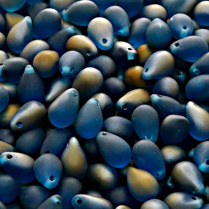 30ks České skleněné mačkané korálky kapky 6x9mm akva/ valentinit polopokov mat