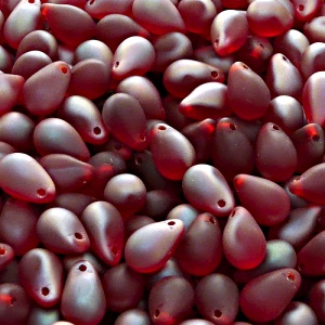 30ks České skleněné mačkané korálky kapky 6x9mm rubín/ celsian polopokov mat