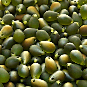 30ks České skleněné mačkané korálky kapky 6x9mm olivín/ valentinit polopokov mat